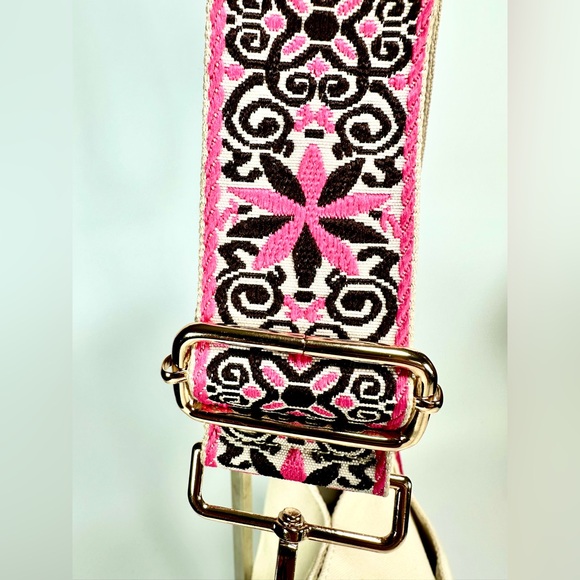 Ah-Dorned Stylish Messenger Women's Bag - Picture 3 of 10